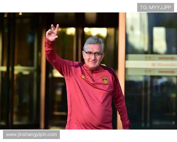 伊万谈国足战术革新：单后腰布局引领现代足球新趋势